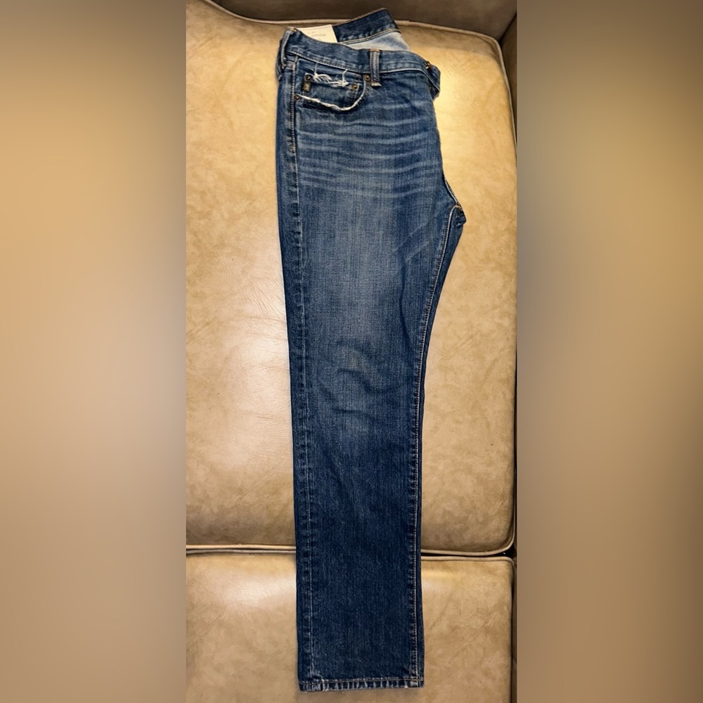 A&F Slim Straight 33x32